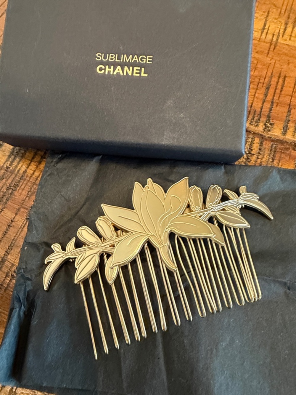 CHANEL Gold Floral Leaf Hair Comb